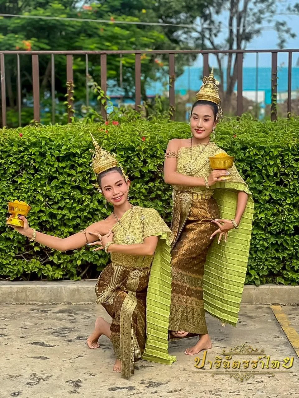 รำถวายศาลพระภูมิเจ้าที่และศาลตายาย