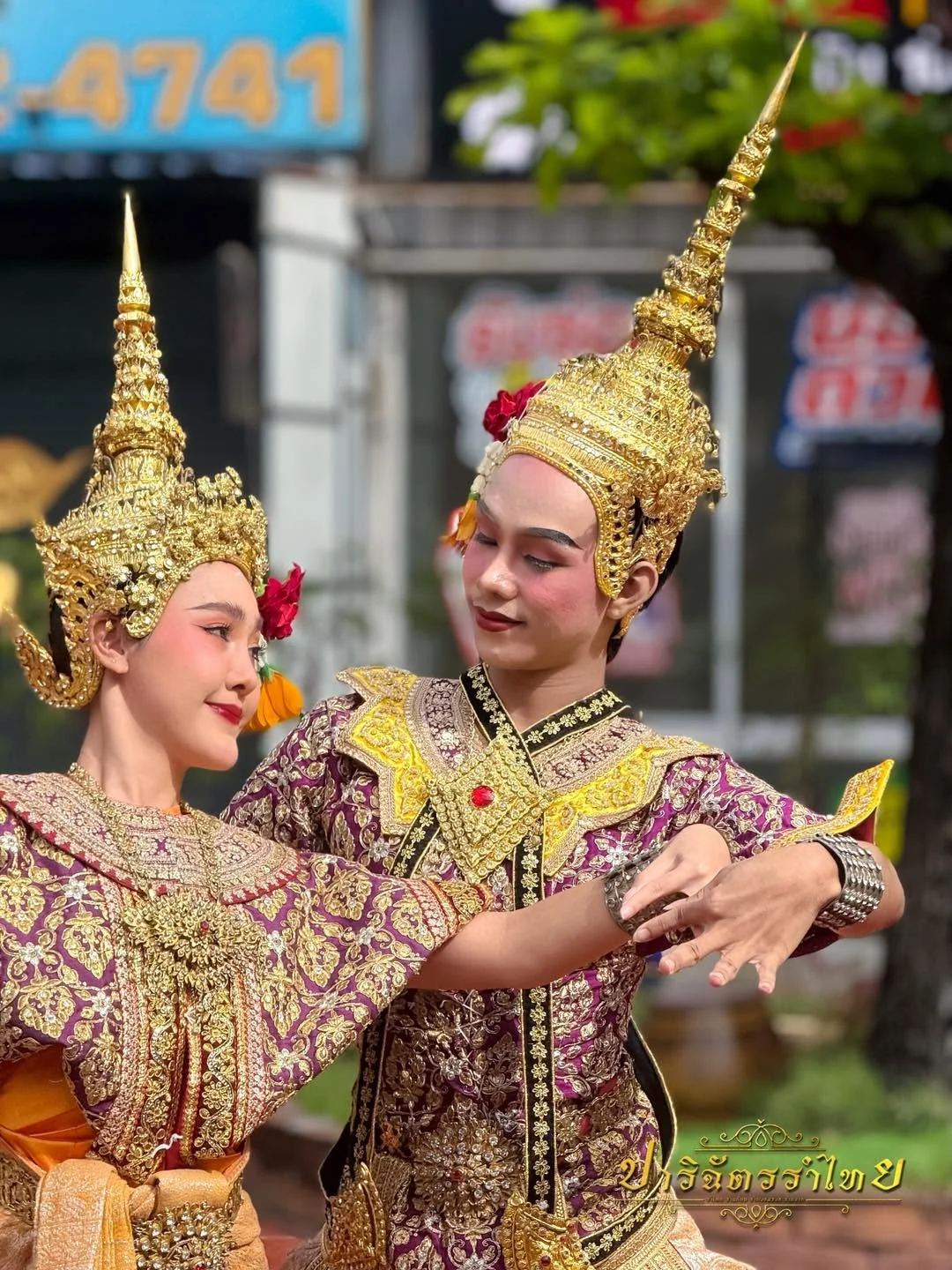 รายละเอียดท่ารำคู่และเครื่องแต่งกายในงาน ณ เซ็นทรัลเวสต์เกต