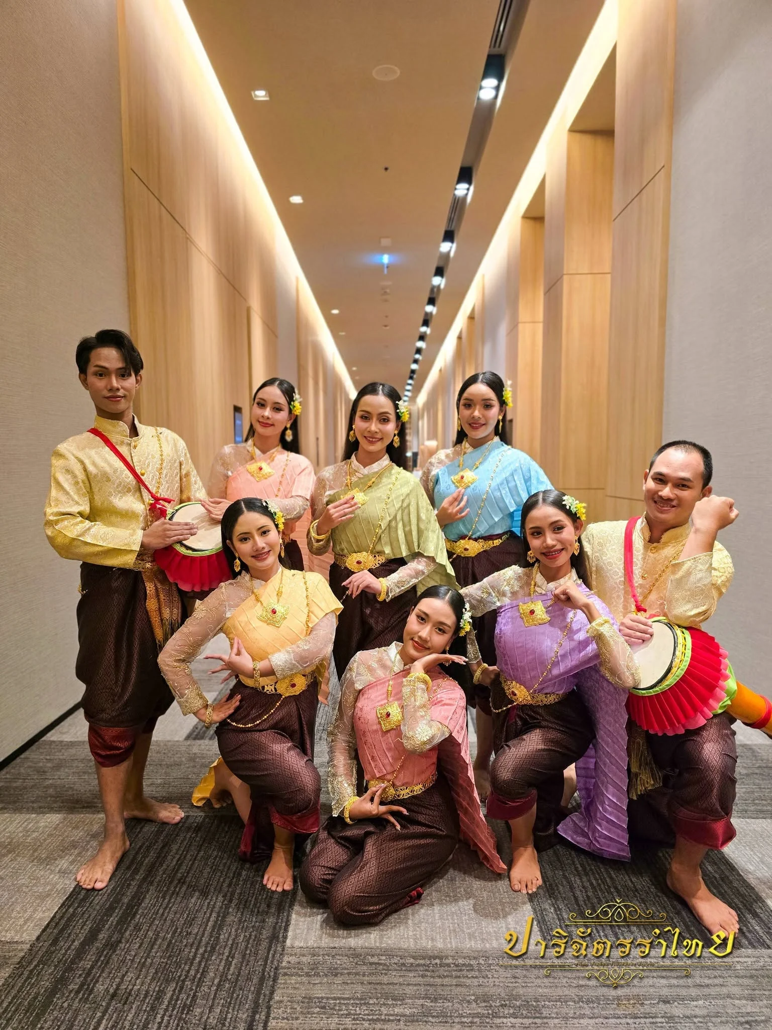 คณะผู้แสดงชุดกลองยาวสีพาสเทล ณ Courtyard by Marriott