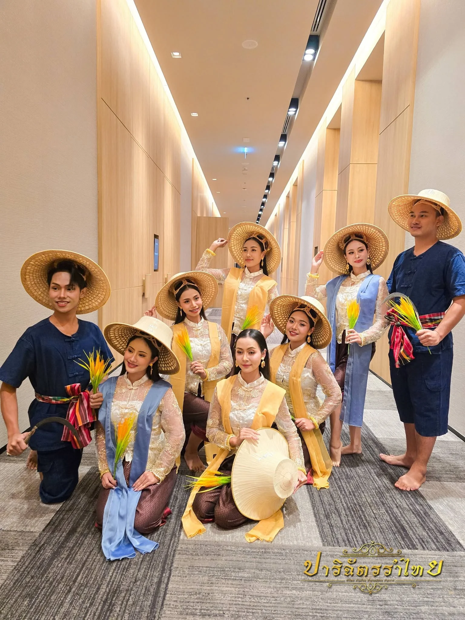 คณะผู้แสดงชุดเต้นกำรำเคียว ณ Courtyard by Marriott