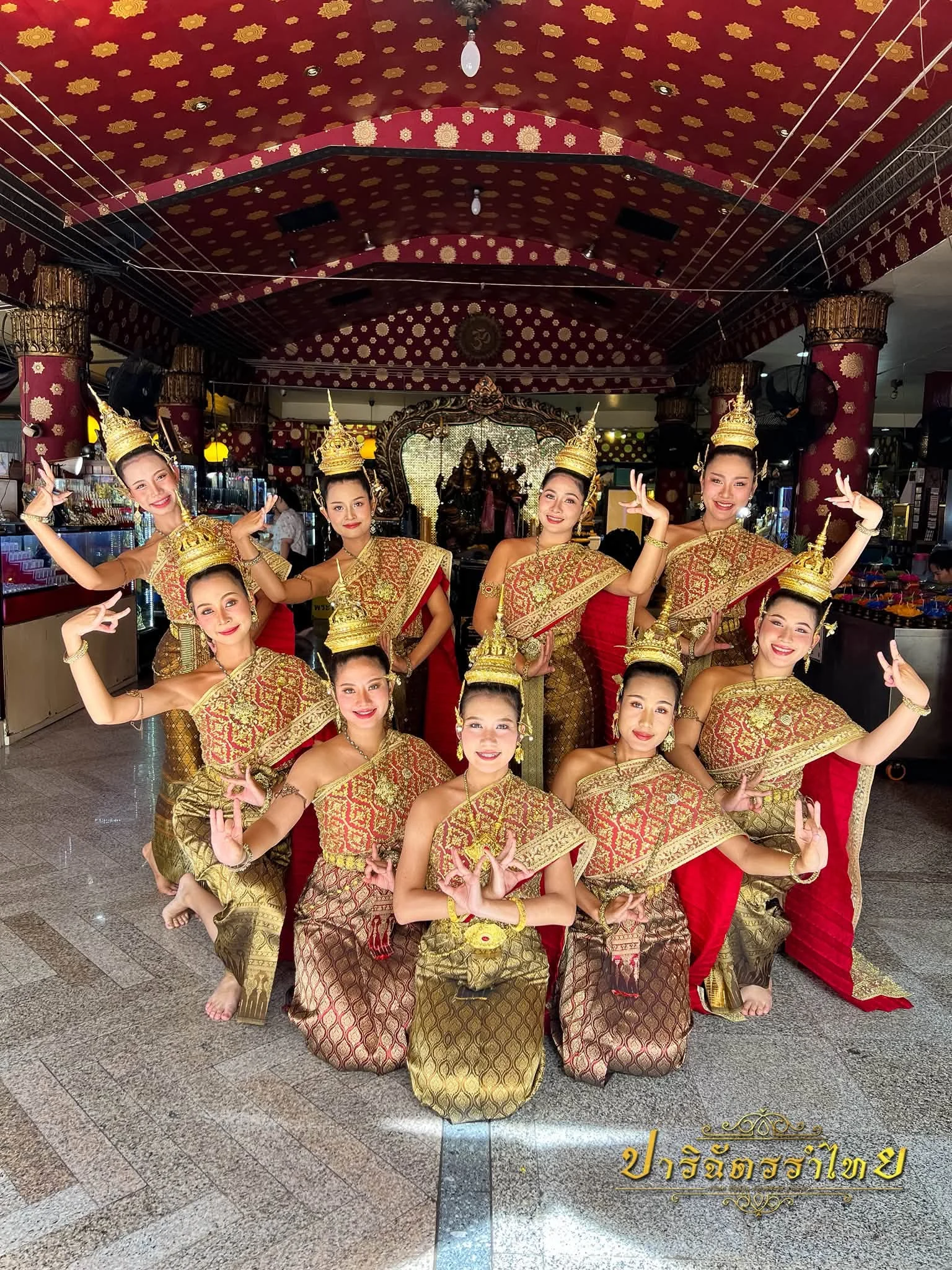 รำถวายพระพิฆเนศ ห้วยขวาง โดยคณะปาริฉัตรรำไทย